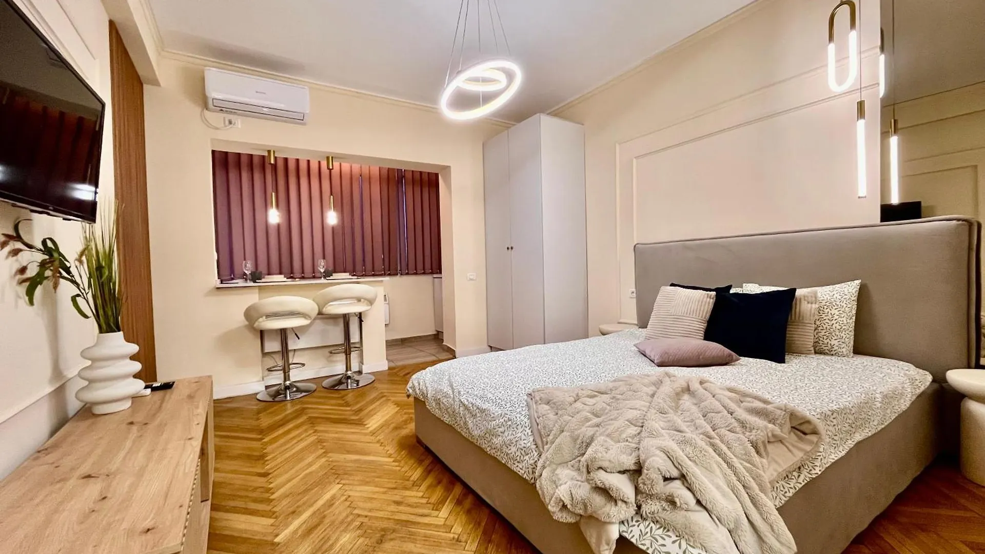 Apartment Nomad Instastudio - Steps From Old Town Bucharest Romania
